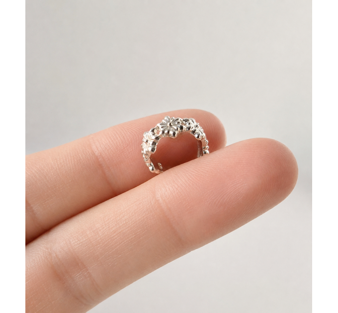 Silver Flower Ear Cuff – Handmade No-Piercing Jewelry