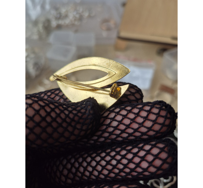 Art Deco Style Gold Leaf Brooch with Synthetic Pearl — Vintage by SilverBuds