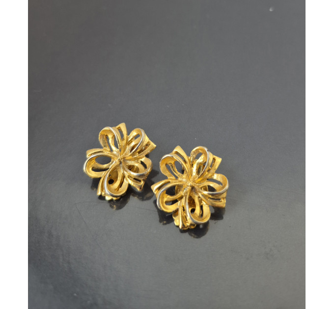 Vintage Gold Tone Floral Clip-On Earrings – Statement Flower Earrings