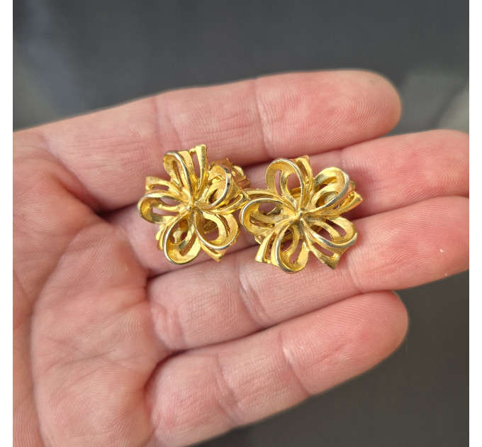 Vintage Gold Tone Floral Clip-On Earrings – Statement Flower Earrings